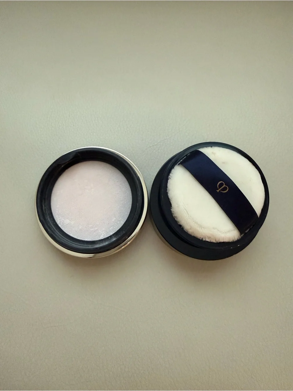 Cle De Peau Beaute Translucent Loose Powder 01
